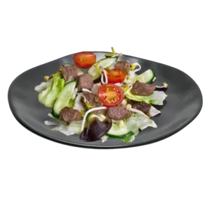 Салат с томатами черри и телятиной